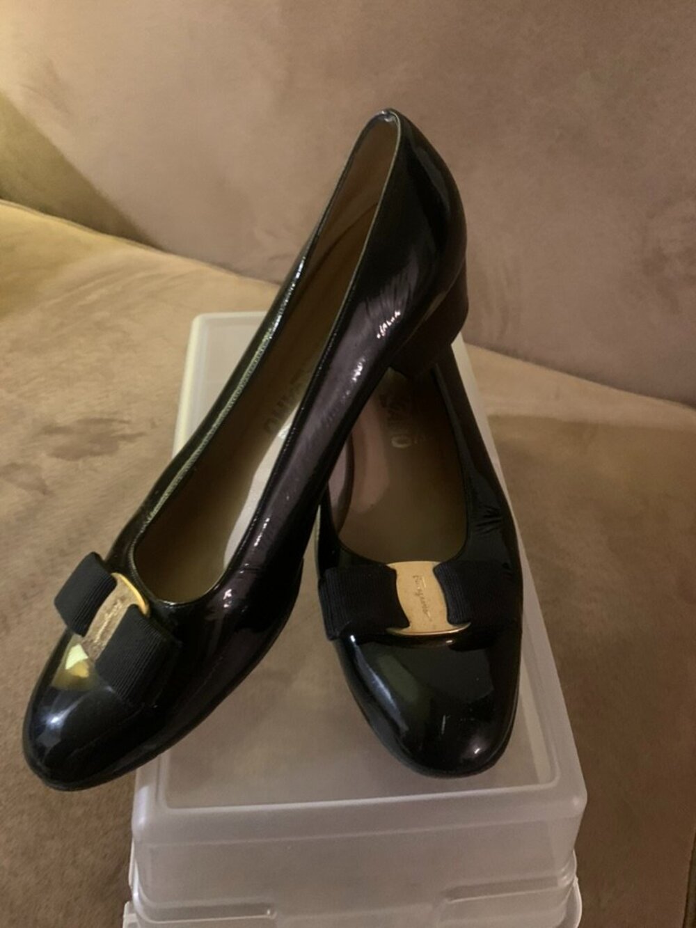 Salvatore Ferragamo Black Patent Leather Vara Bow Low Heel Pumps Size 8.5 B
